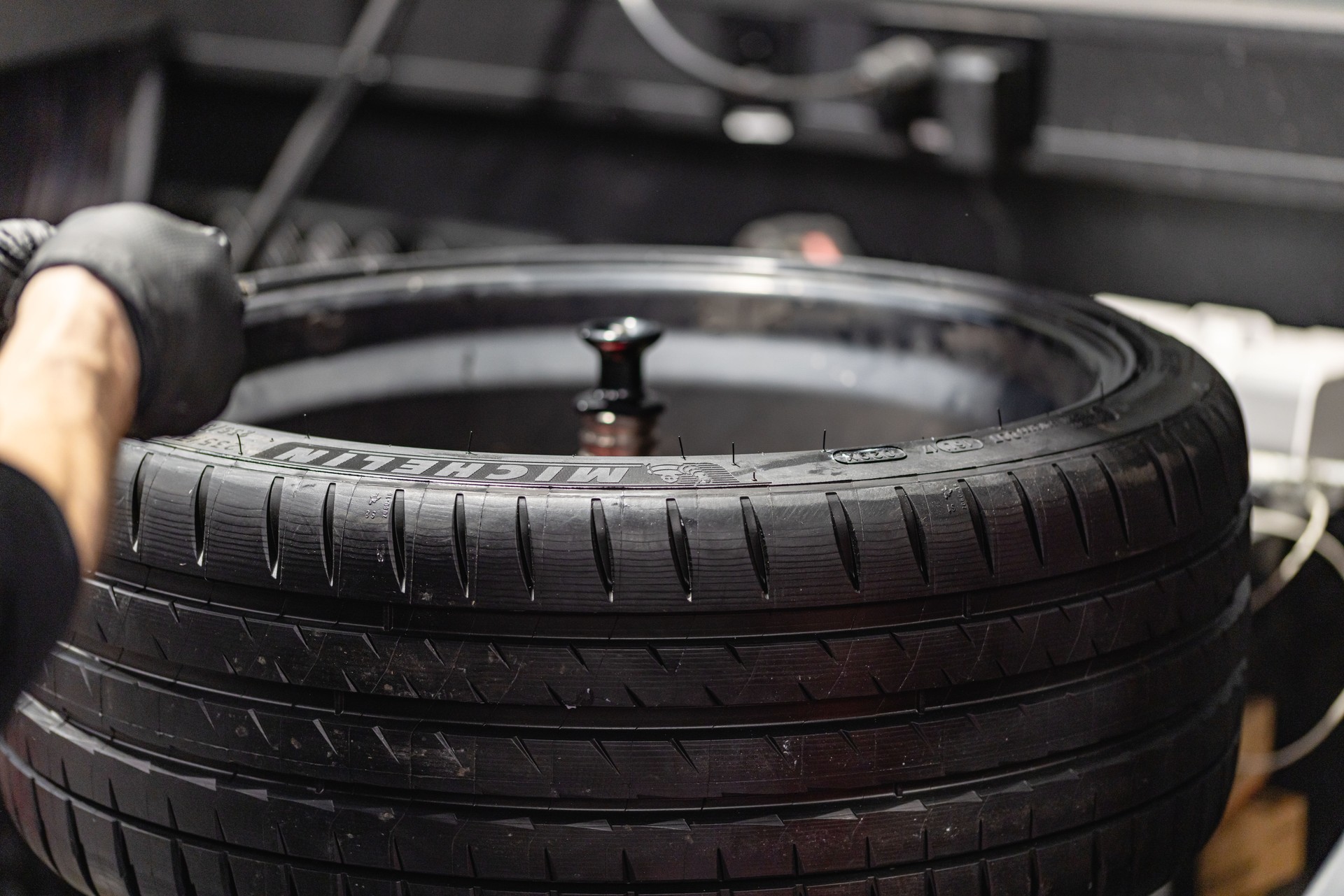 Alpha Pneus - Pirelli P Zero World